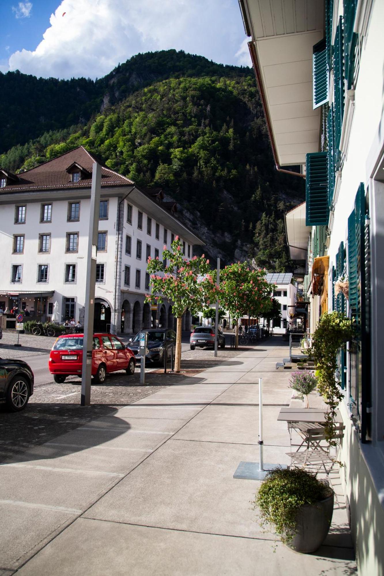 Nimbuzzz Apartments Unterseen Bagian luar foto