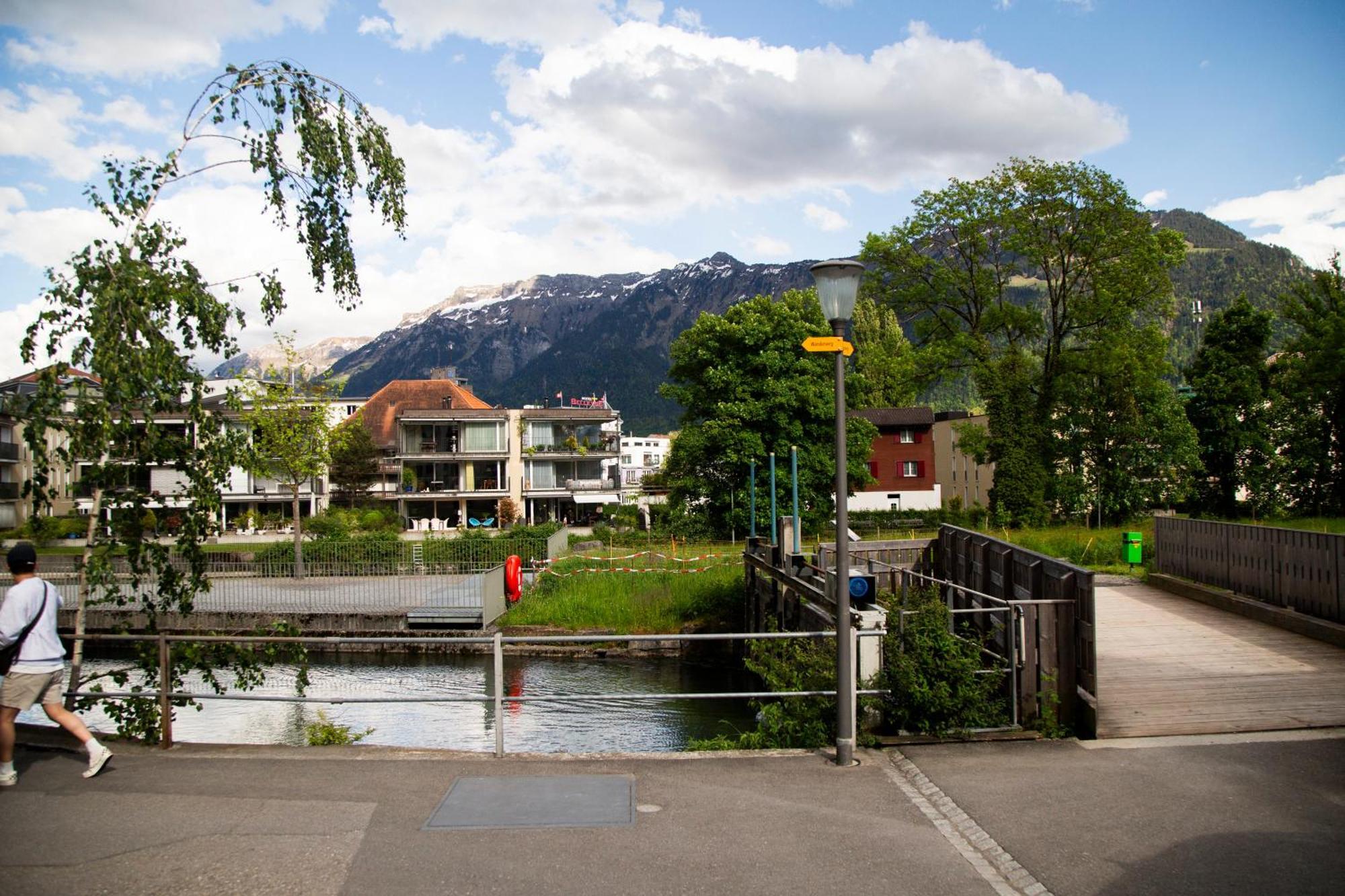 Nimbuzzz Apartments Unterseen Bagian luar foto